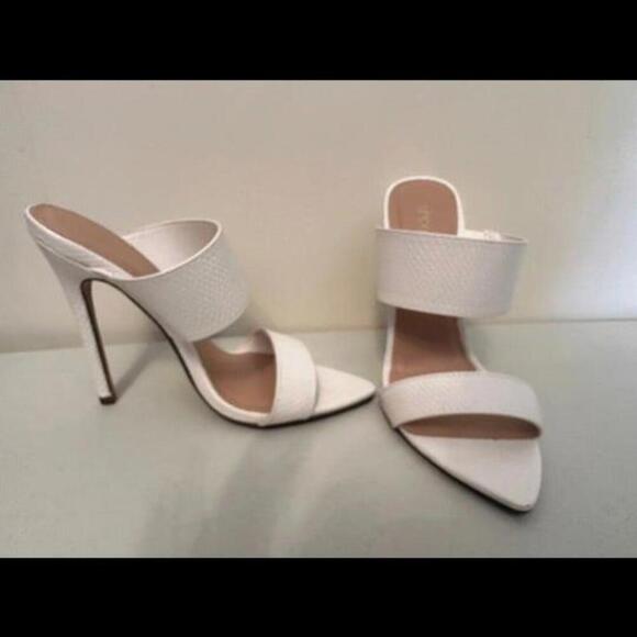 Stylish and Chic White Heeled Sandals from ShoeDazzle: Your Perfect Accessory - Picture 2 of 4